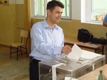 Димо Гяуров се надява на повратна точка на днешните избори