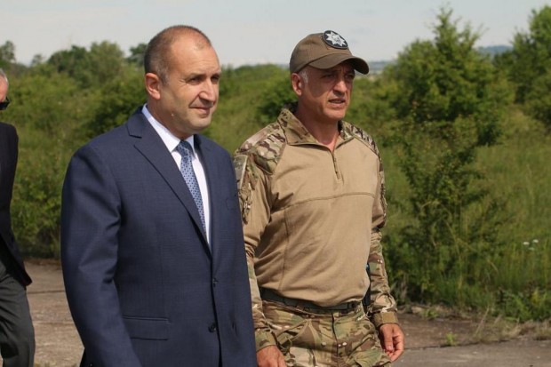 Със свой указ държавният глава Румен Радев освободи бригаден генерал Красимир