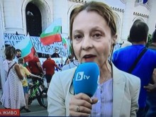 Голям гаф на репортерка в предаване на живо: За протестите в чужбина не знам, ще си измисля