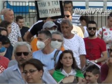 С викове "Оставка" пловдивчани огласиха центъра на Пловдив