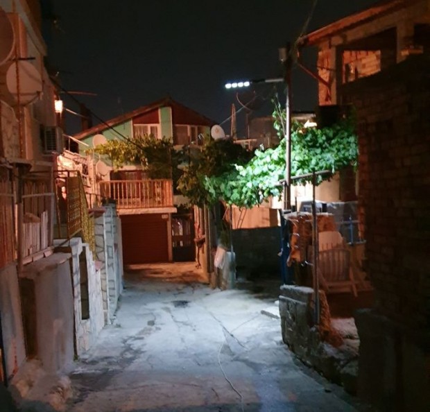 Фейсбук Улици тънали в мрак дълги години във варненския квартал