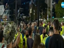 Голямо напрежение и сблъсъци между полиция и протестиращи