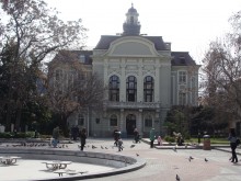 Дупка в бюджета в Пловдив, замразяват обекти