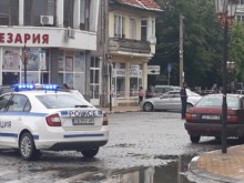 Дрогираният шофьор, прегазил два пъти жена в Самоков, остава в ареста