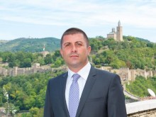 Бащата на починалия с коронавирус абитуриент: Има нещо сбъркано в лечението му, ще настоявам за ексхумация