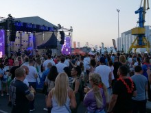 Купонът тази вечер е на пристанището в Бургас! Вижте атмосфера от SPICE Music Festival