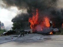 Взрив в новооткриващ се автосервиз в Пловдив, мъж пострада