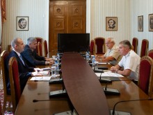 Президентът проведе среща с началника на отбраната адм. Ефтимов