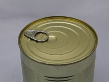 Клиент на варненски магазин плати първо за развалена консерва и втори път за гнева си