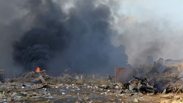 Щетите причинени от унищожителната експлозия на пристанището в Бейрут са