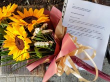 Семейство от Пловдив изпрати букет и писмо в полицията