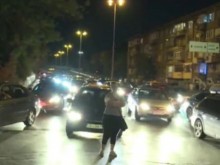 Протестиращи отново блокираха кръстовището пред Румънското посолство.
