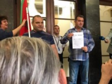 Протестиращите сменят тактиката си