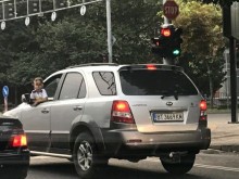 Подаващо се извън джип дете притесни шофьори в Пловдив!
