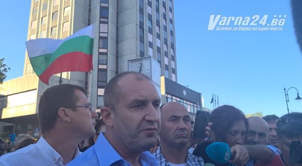 Появата на президента нагорещи здраво страстите във Варна и предизвика