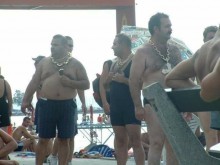 Туроператори от морето: Роми с дебели ланци от "Столипиново" ни спасиха сезона с пачките си!