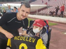 Футболът е любов и уважение! Неделев с огромен жест към фен на ЦСКА-София