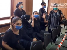Майка крещи в съда: Да убиеш трима и да лежиш 5 години е несправедливо!