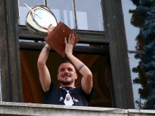 Един от най-твърдите титуляри в Локо си тръгва