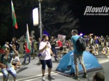 Протестиращи опънаха палатка пред Международния панаир в Пловдив
