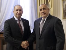 Младенов: Трябва Радев и Борисов да седнат на една маса и да се разберат
