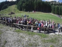 Невиждана навалица в Рила, хиляди чакат на опашка за лифта към Рилските езера