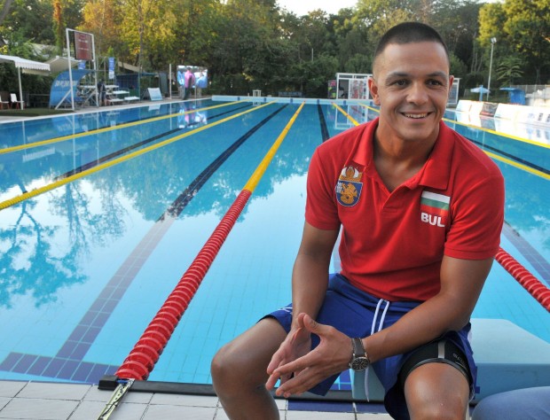 БТА
Българинът Цанко Цанков подобри световния рекорд за 12-часово плуване без