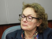 Проф. Коларова: Абсурд е да се прави нова Конституция