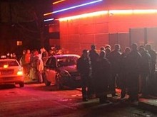 Криминален тип обра младеж пред дискотека, после накара охраната да излъже