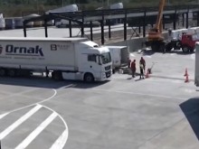 Край на километричните опашки от тирове на границата с Турция