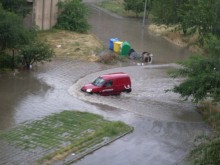 Куп прекъсвания в електрическата мрежа заради пороя