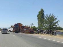 Шофьор на турски ТИР заспа зад волана и се преобърна на AM "Тракия" край Пловдив