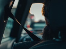 Жена е изнасилена на задната седалка в таксиметров автомобил!