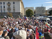 Жестоки сблъсъци между протестиращи и полицаи