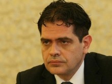 Новият министър на икономиката - щастливо женен любител на волейбола
