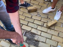Участници в протеста започнаха да къртят жълтите павета