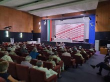 Нинова към ветераните в БСП: Уважение към възрастните и баланс между поколенията