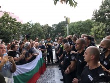 Протестиращите в Пловдив се отправиха към 3-то РУ, ето защо