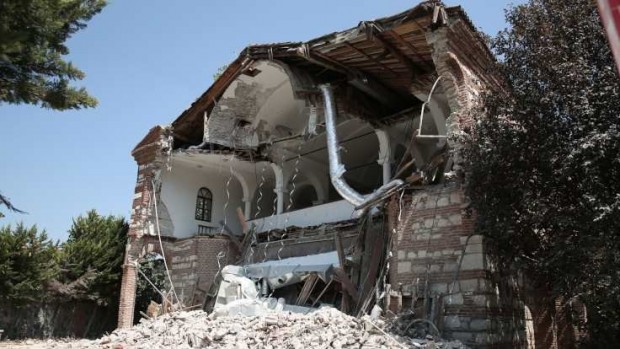 Вчера турските власти разрушиха историческата гръцка православна църква в района
