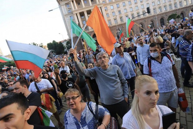 България протестира премиерът Борисов налива масло в огъня с планове