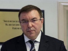 Здравният министър настоява 14-дневната карантина да се запази и през зимата