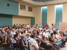Корнелия Нинова: В цял свят правителствата опитват да спасят икономиката, българското я убива