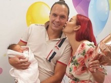 Бившата на скандалния гримьор Кулагин роди от друг
