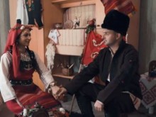 В Деня на Съединението млада двойка вдигна сватба по стар български обичай