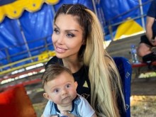 Джулката лепи ушите на малкия Давид