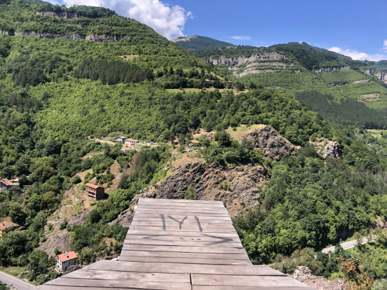 Панорамната площадка над село Бов