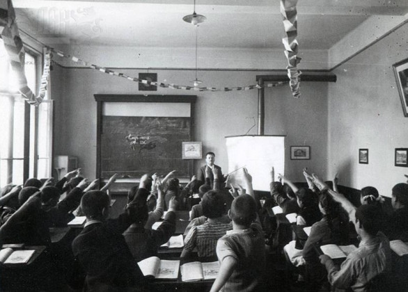 Образцова прогимназия – Пловдив. Класна стая. 1939–1940 г.