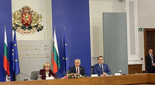 Денков: "Лукойл Нефтохим" не е нарушил нито един европейски регламент и нито един български закон