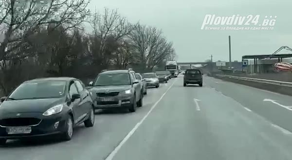 Огромна тапа до "Скобелева майка", стотици изнервени шофьори, полиция няма