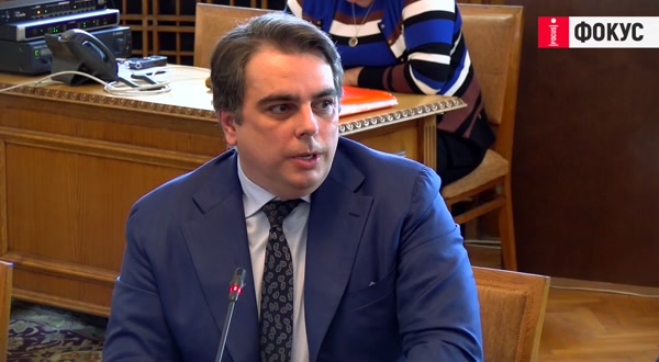 Асен Василев: Не познавам Марин и Стефан Димитрови, никога не са идвали в министерството
